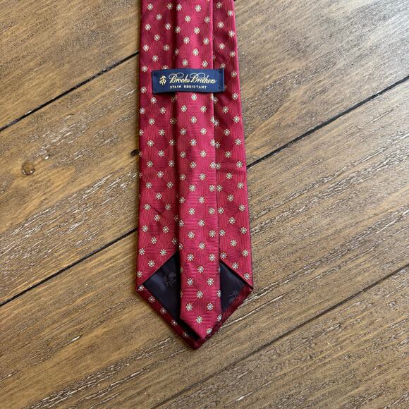Brooks Brothers Woven in Italy Made in USA Silk Stain Resistant Red Floral Tie - Picture 9 of 11